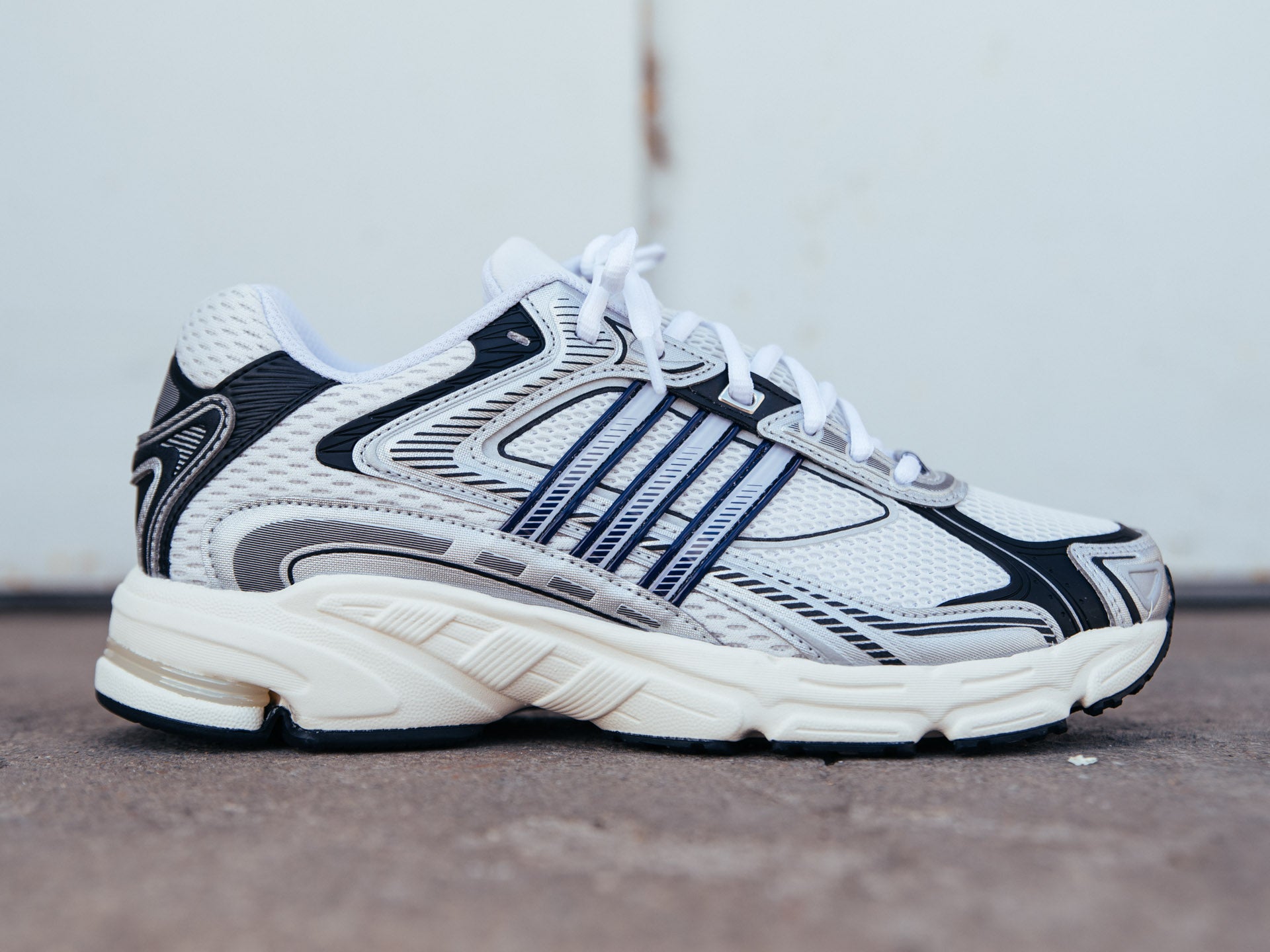 ★関税込★adidas★RESPONSE CL レスポンス★22-29cm★White Adidas Response CL 'Silver/White' - Originally $130.00