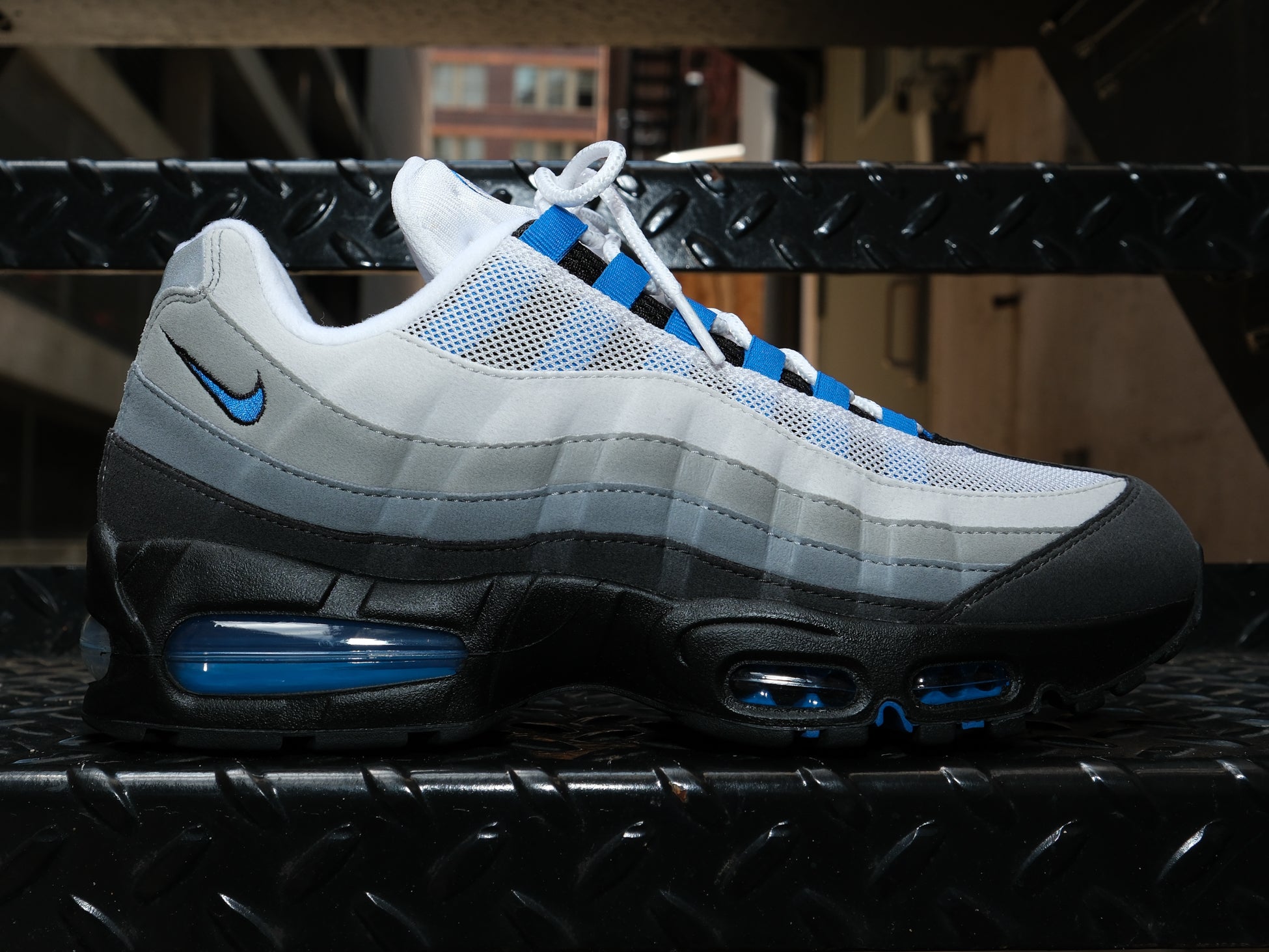 レア！NIKE AIR MAX 95 OG BLUE GRADAITION The Nike Air Max 95 OG Blue Spark Releases August 2025