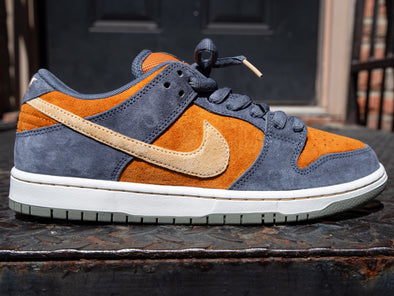 Nike SB Dunk Low Pro 'Light Carbon/ Monarch'